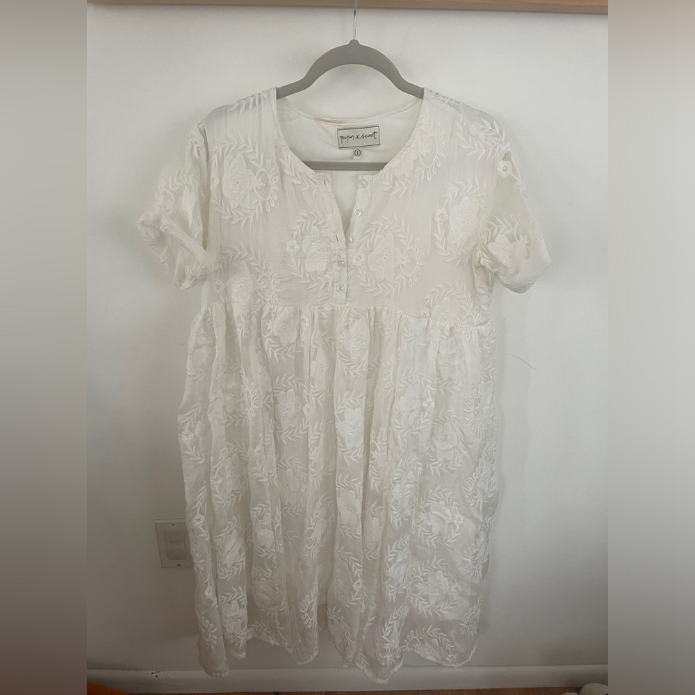 Piper and Scoot white partial button down white embroidered babydoll dress small
